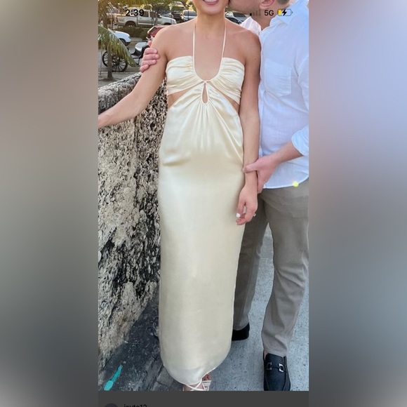 Johanna Ortiz Dresses & Skirts - Johanna Ortiz
Size 2 but it was tapered on the sides
